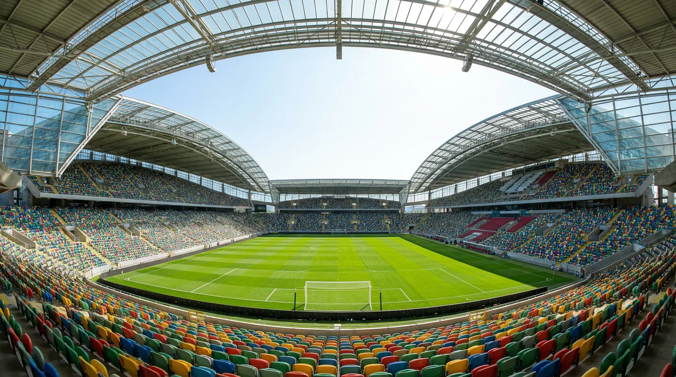 Vista panorâmica de um estádio de futebol português com relvado verde impecável